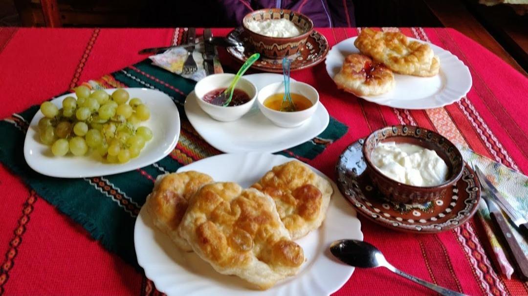 Къща За Гости Динас Zmeitsa Buitenkant foto